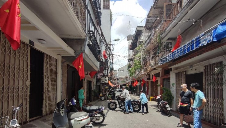 Hiếm! GS. Long bán gấp nhà riêng tại Minh Khai 50m2 2 tầng giá hơn 12 tỷ mặt tiền 5m ô tô đỗ cửa